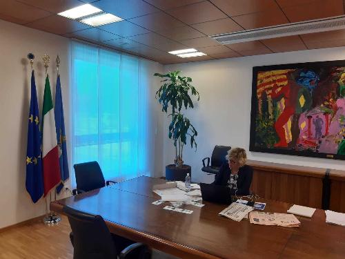 L'assessore regionale alle Finanze Barbara Zilli in videoconferenza  per i lavori della Sessione plenaria di consultazione del partenariato sulle politiche di coesione 2021-27